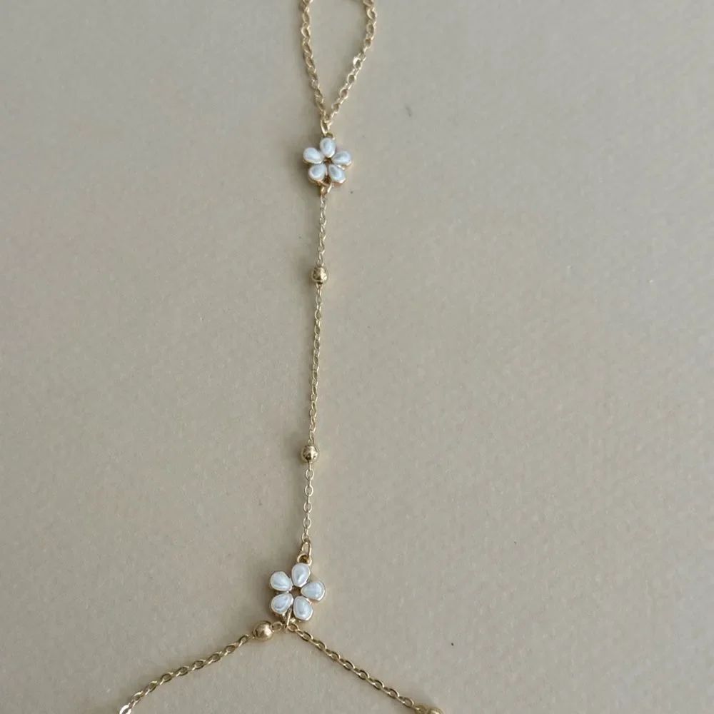 Floral Hand Chain M1730 - Picture 4 of 4